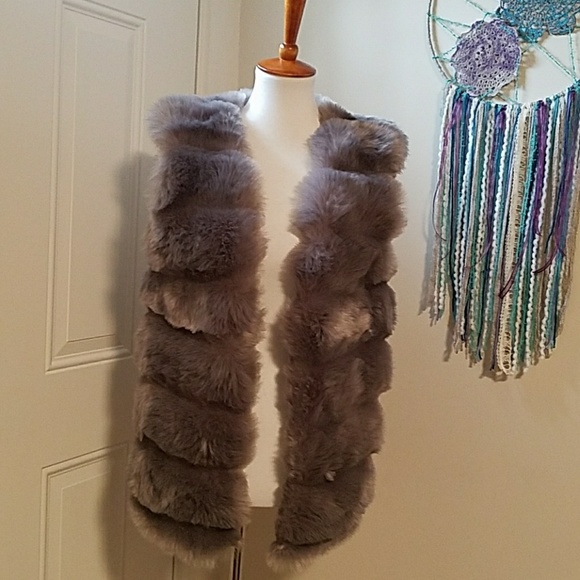 Queen closet Jackets & Blazers - Faux rabbit fur vest